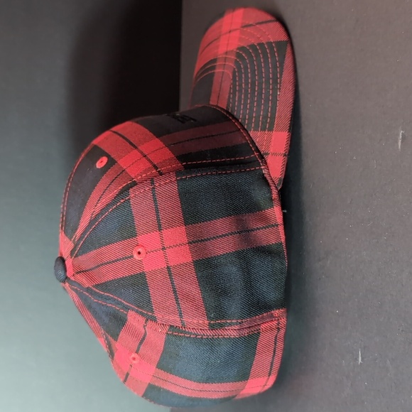 Flexfit,Honda Men's Black/Red Plaid Fitted Cap,L/XL. - Picture 5 of 8